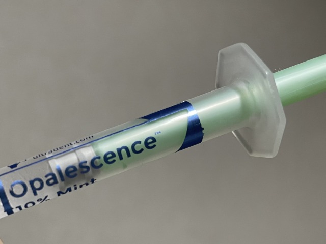 歯のホワイトニング
自宅で